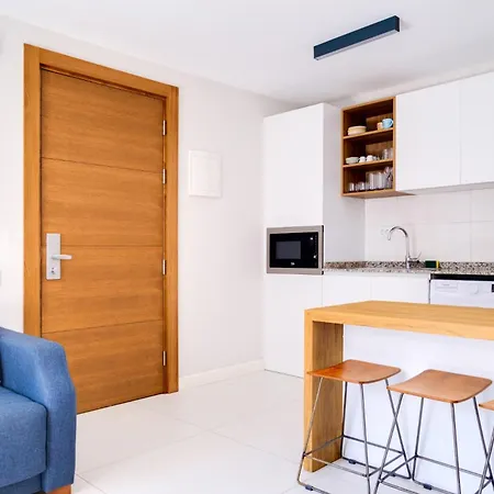 With Balcony Shared Pool 5 Min To גומבט