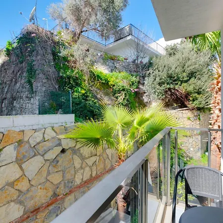 With Balcony Shared Pool 5 Min To * גומבט